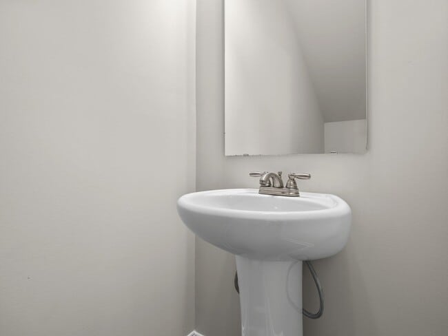 Building Photo - Charming two bedroom two and a half bathroom ready for you to call home!