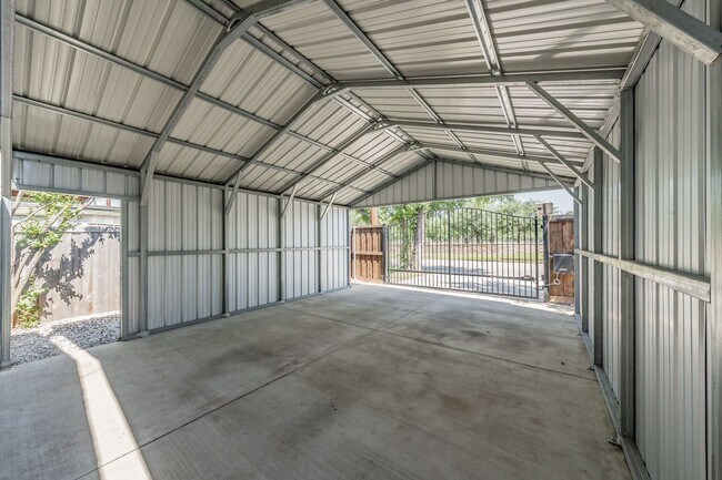 Building Photo - 2157 W Lotus Ave