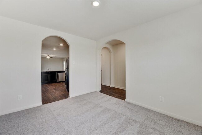 Building Photo - 18520 Quiet Range Dr
