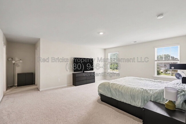 Building Photo - 16110 Winfield Hall Dr