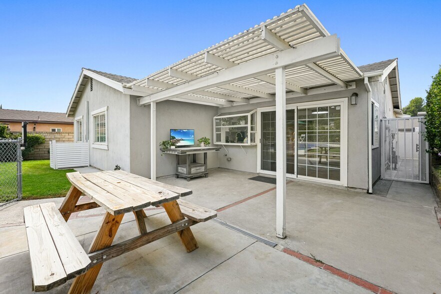Building Photo - 27480 Cherry Creek Dr