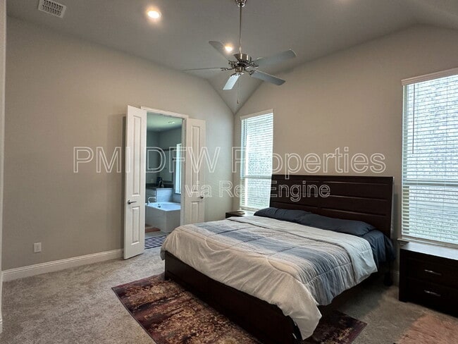 Building Photo - 2222 McMullin Dr