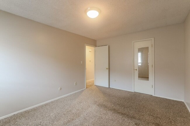 Building Photo - {10919} Quivera Falls Condo + Attached Two Car Garage + Maintenance Provided Community + Communit...