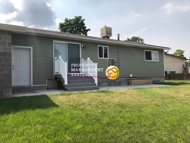 Building Photo - Lovely 3 Bedroom Rambler in West Jordan!