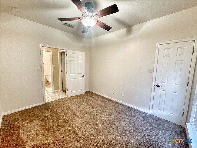 Building Photo - 2263 Kensington Way