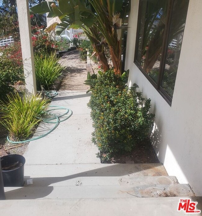 Building Photo - 42100 Parado Del Sol Dr