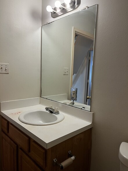 bathroom 2 - 11807 Chetman Dr
