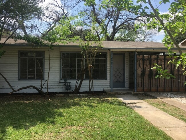 Building Photo - BUNGALOW CLOSE TO ZOLKER PARK