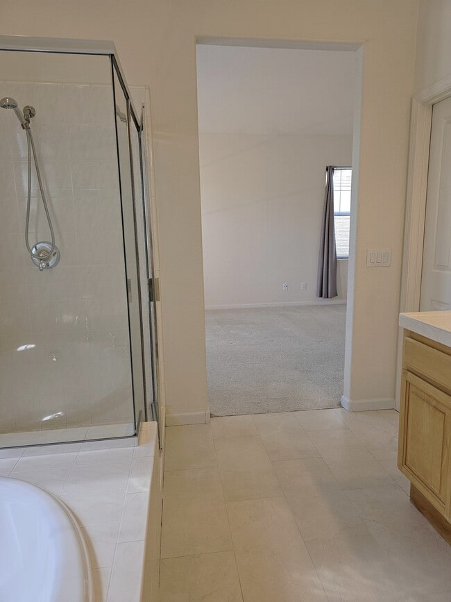Building Photo - 397 Raven Way