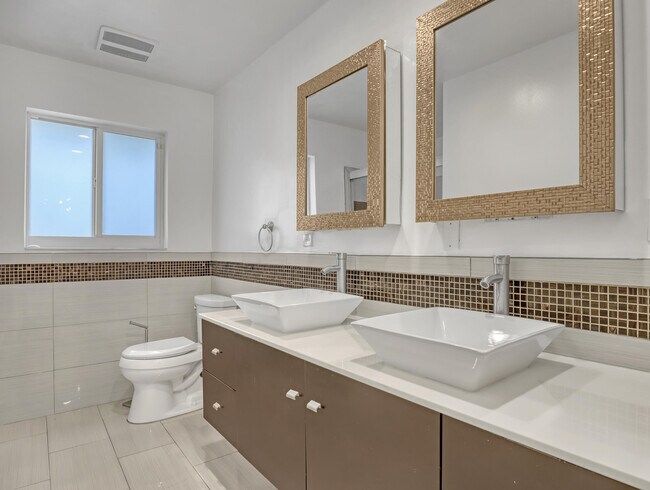 Building Photo - 1298 NW 4th St