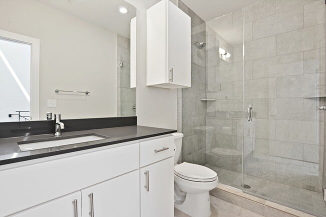 Building Photo - 2002 E 7th St