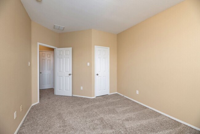 Building Photo - 2510 Sedona St
