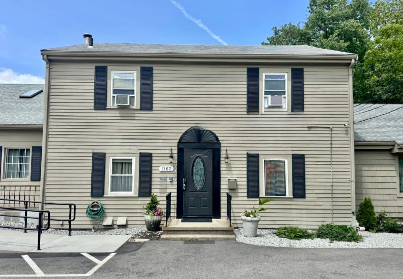 Primary Photo - 1362 Washington St