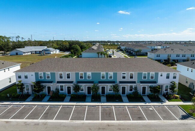 Building Photo - BEAUTIFUL 2 BEDROOM 2.5 BATHROOM TOWNHOME LOCATED IN THE HIGHLY SOUGHT AFTER SKY RANCH COMMUNITY!