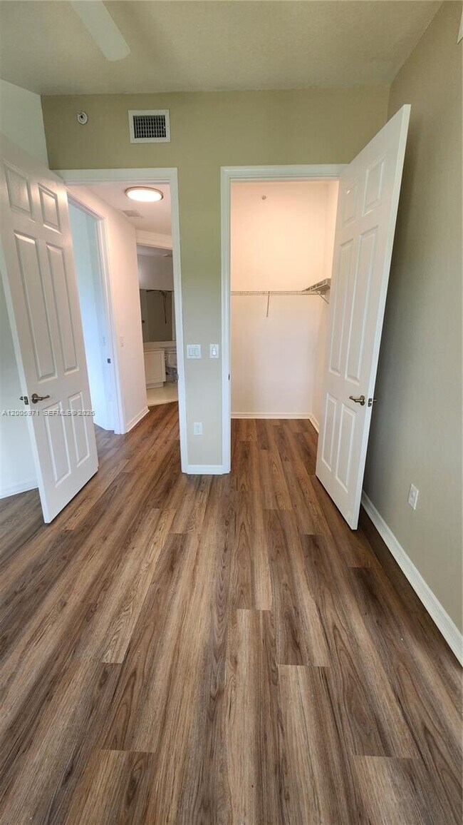 Building Photo - 3600 Oaks Clubhouse Dr