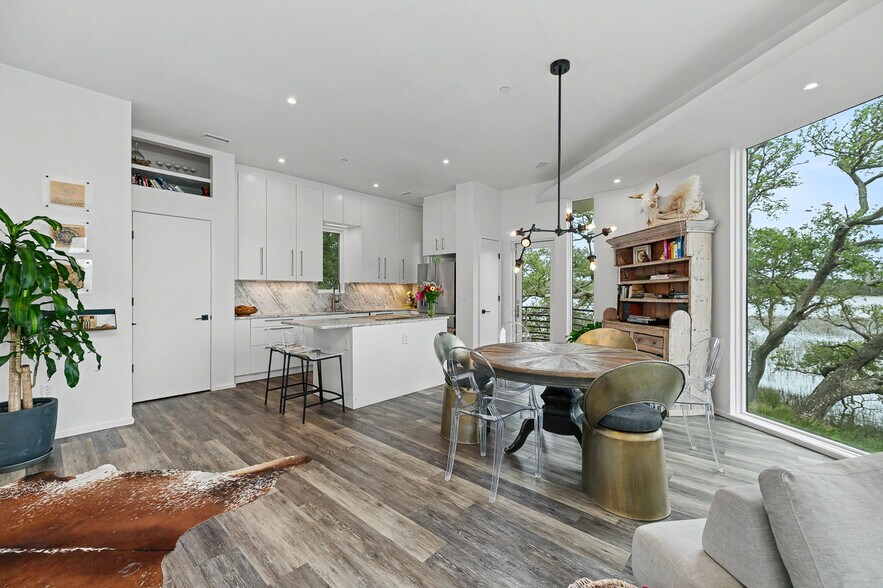 Dining Area - 2179 Sol Legare Rd