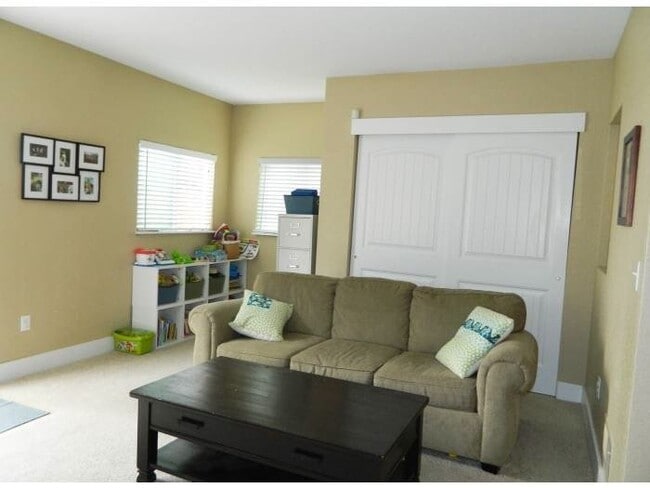 Building Photo - 3 bed/ 1 Bath in Desirable Park Hill Neighborhood