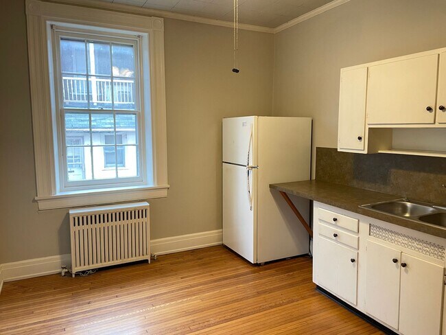 Building Photo - 107 S Broad St