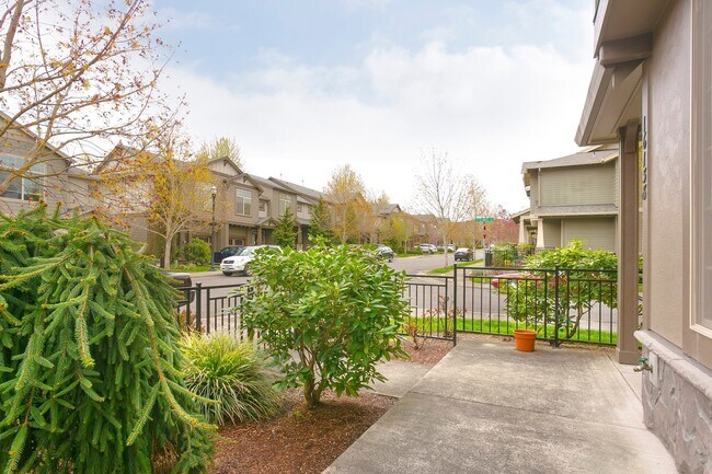 Building Photo - 3 Bedroom 2.5 Bathroom Townhome in the Hea...