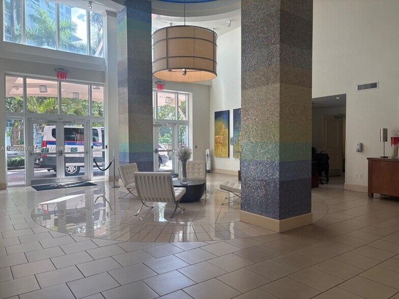 Primary Photo - 2000 N Bayshore Dr