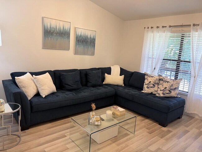 Building Photo - 2511 Hammock Ct