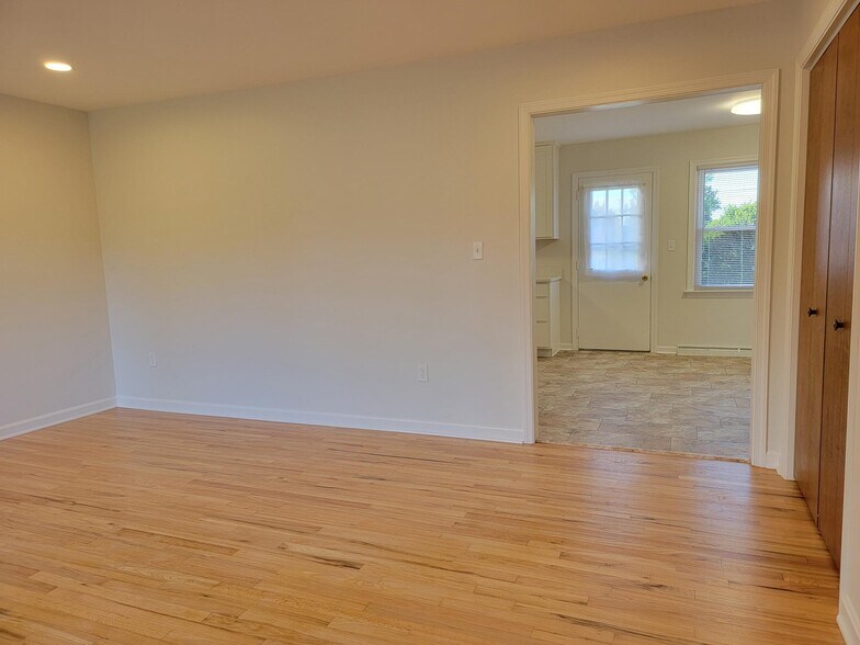 Building Photo - 1174 Rose Ave