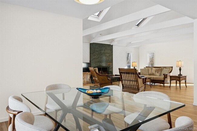 Building Photo - 15 Rivers Rd