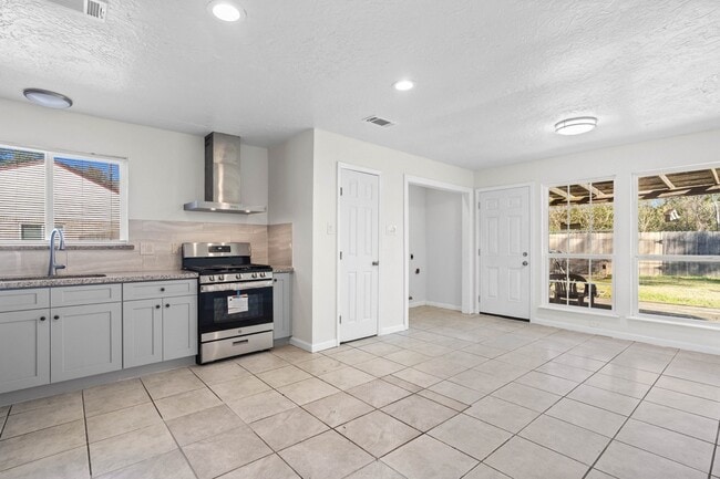 Building Photo - 4510 Hidden Springs Dr