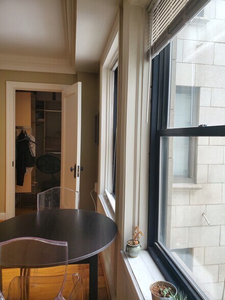 Building Photo - 15 E Kirby St