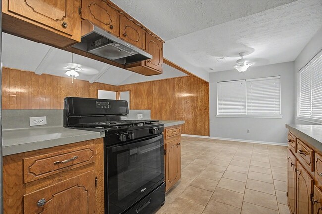 Building Photo - 3519 Saratoga Dr