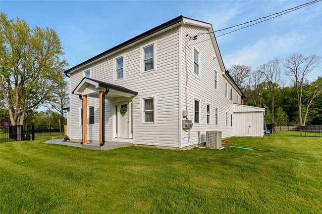 Building Photo - 6615 E Lake Rd