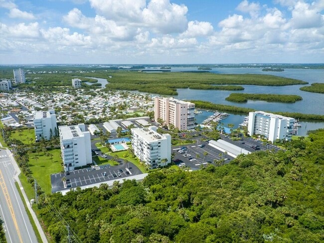 Building Photo - 5167 N Hwy A1A