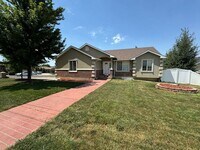 Building Photo - 5 bdrm 3 bth Home 2 Car Garage- Solar Pane...