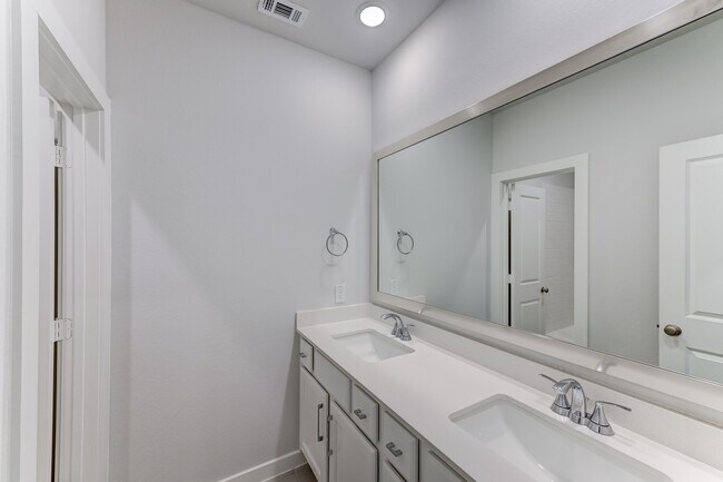 Building Photo - 6570 Scarlet Pond Ln