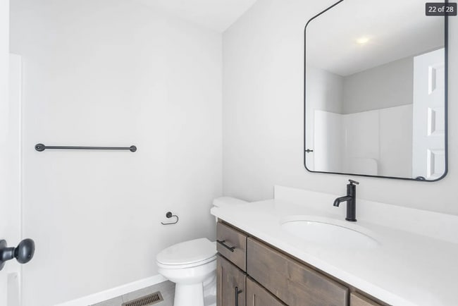 Building Photo - GORGEOUS 4 BED 2 BATH