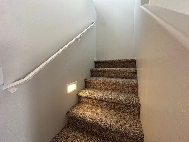 Building Photo - Promotion!  4 Bed 2.5 Bath Home with Split...