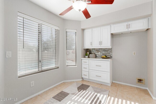 Building Photo - 3611 E Windmere Dr
