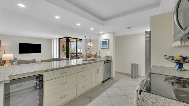 Building Photo - 450 Egret Cir