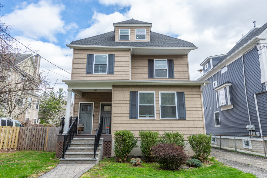 Front - 49 Greenwood Ave