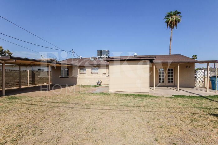 Building Photo - 5702 N 19th Dr