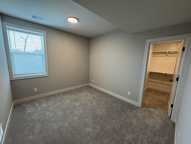 Building Photo - 1421 SW Winthrop Dr