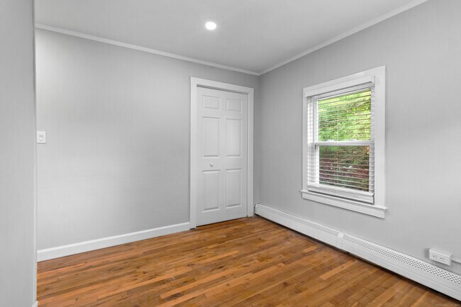 Building Photo - 232 Melville Dr