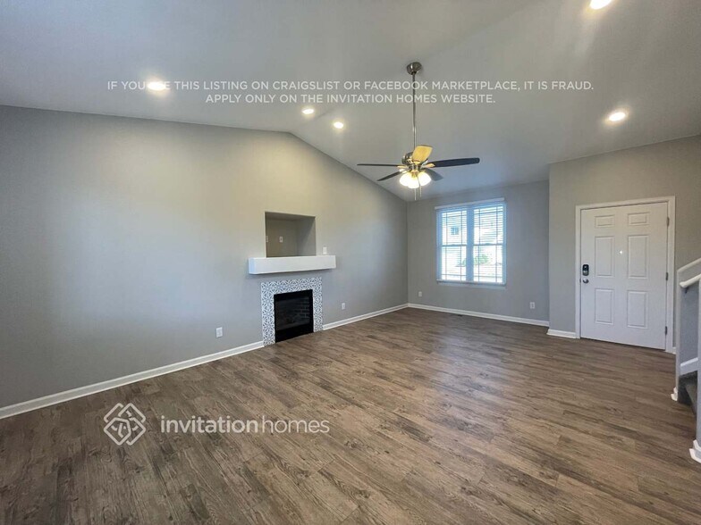 Building Photo - 1270 Lords Hill Dr