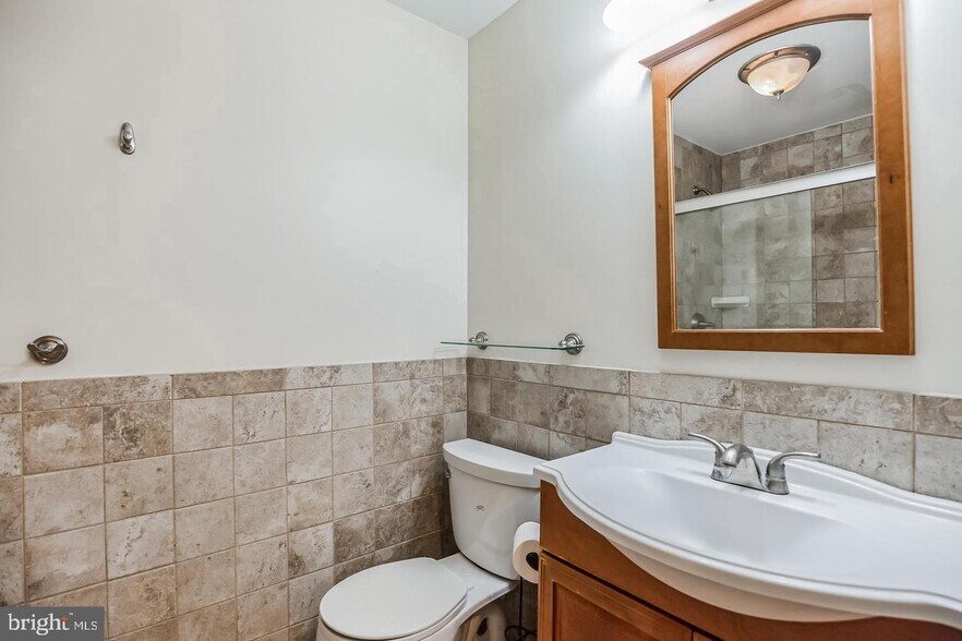 Building Photo - 127 Kings Croft