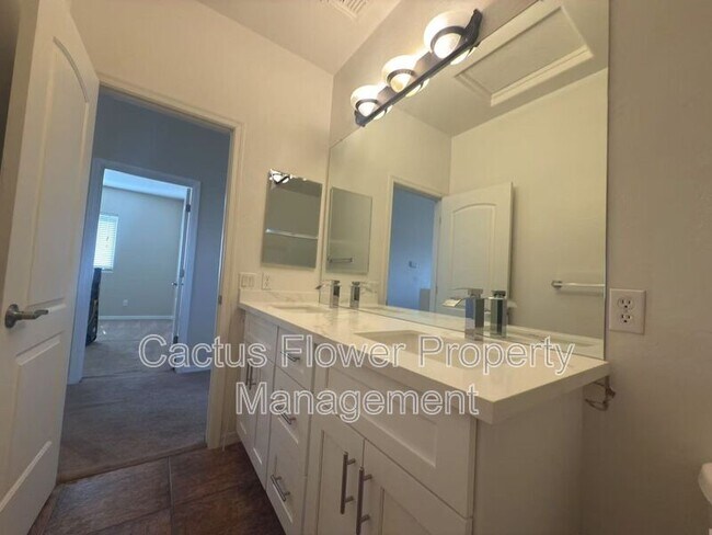 Building Photo - 749 E La Costa Dr