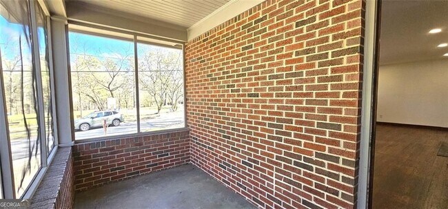 Building Photo - 320 Adair St