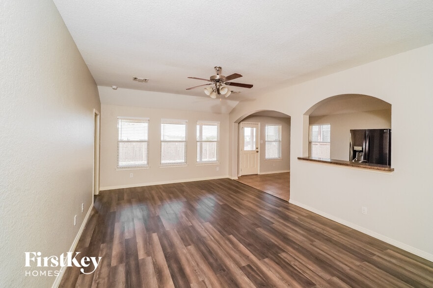 Building Photo - 339 Primrose Way