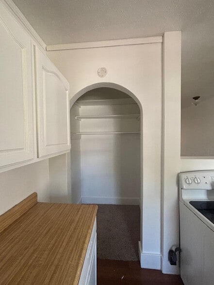 Kitchen Storage - 1021 West Dr