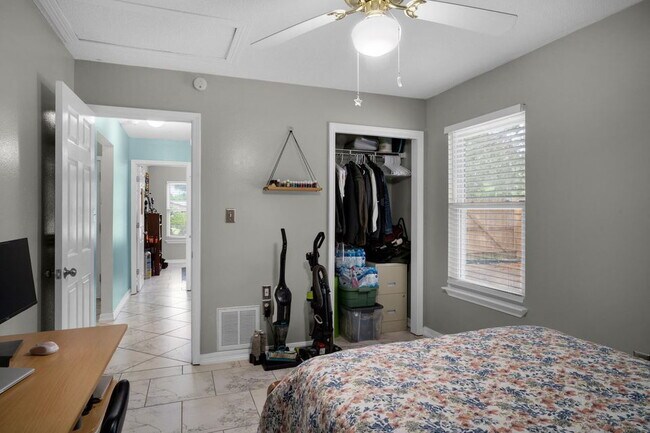Building Photo - Featuring 3 spacious bedrooms and 2 full bathrooms, this residence blends comfort, style, and con...