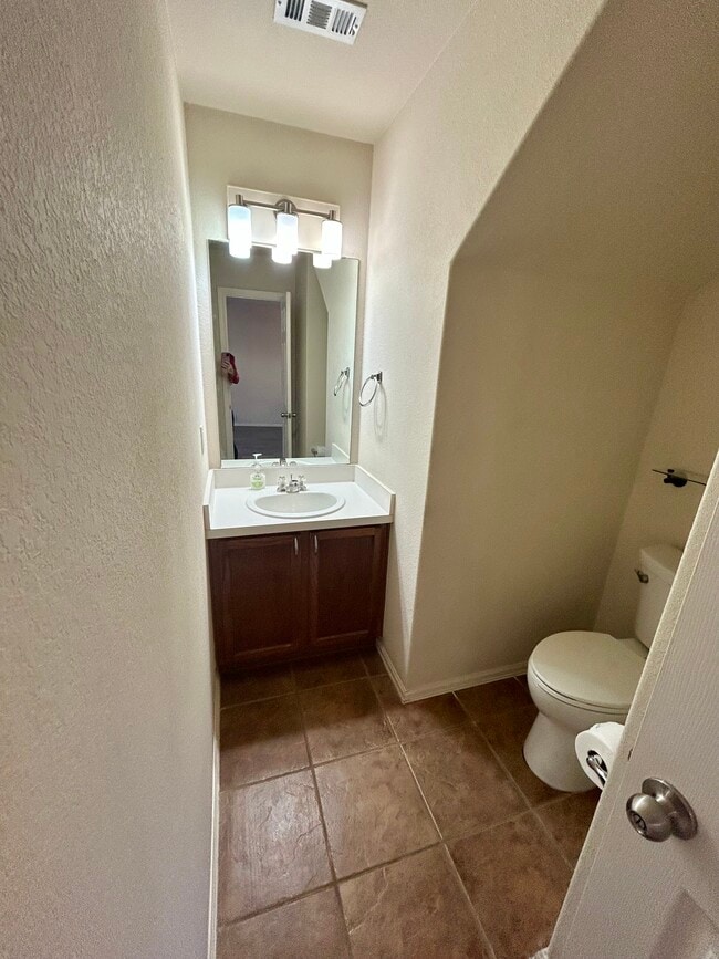 Building Photo - 1305 Sunflower Ln